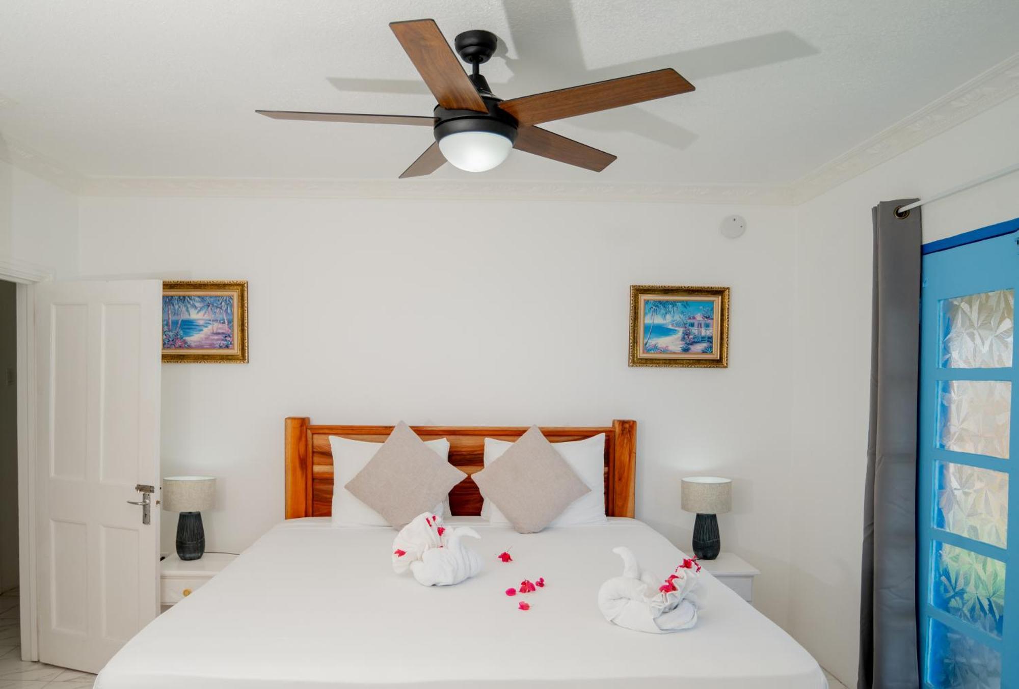 Beyond Sunset Resort & Villas Treasure Beach Exterior photo